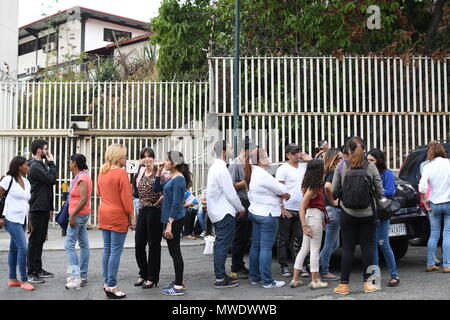 People seen waiting outside the Helicoide Jail for their relatives to be released. The Government of Venezuela grants precautionary measures to political prisoners who were detained at the headquarters of the Bolivarian Intelligence Service (SEBIN). 39 political prisoners were released with precautionary measures by the government of Nicolas Maduro. Still more than 150 people continue behind bars for having participated in protests against the government. Among those released is the former Mayor of San Cristobal, state tachira, Daniel Ceballos; Retired General Angel Vivas and protesters who pa Stock Photo