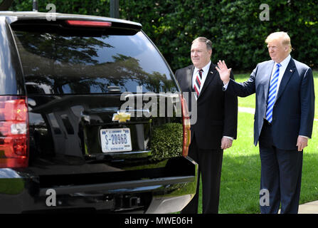 United States Secretary of State Mike Pompeo and US President Donald Trump wave goodbye to Kim Yong Chol, former North Korean military intelligence chief and one of leader Kim Jong Un's closest aides, on the South Lawn of the White House in Washington on Friday, June 1, 2018. Credit: Olivier Douliery/Pool via CNP | usage worldwide Stock Photo