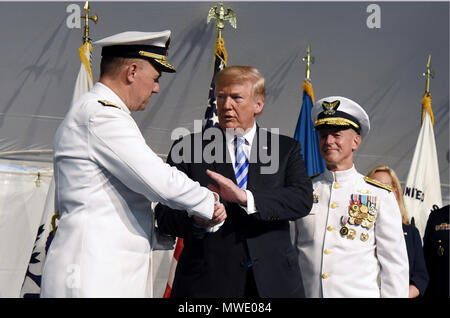 Washington, USA. 1st June 2018. U.S. President Donald Trump congratulates Adm. Karl L. Schultz as Adm. Paul F. Zukunft looks on during a U.S. Coast Guard Change-of-Command Ceremony on June 1, 2018 at the U.S. Coast Guard Headquarters in Washington, DC. Credit: Olivier Douliery/Pool via CNP | usage worldwide Credit: dpa picture alliance/Alamy Live News Stock Photo