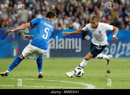 Nice, France.  1st June, 2018. Kylian Mbappe (R) of France competes with Mattia Caldara of Italy during a World Cup warm-up in Nice, France on June 1, 2018. France won 3-1. Credit: Federico Simoni/Xinhua/Alamy Live News Stock Photo