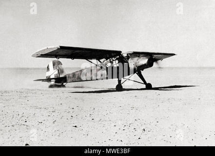 . English: A Fieseler Fi 156 'Storch' (Stork) of the Regia Aeronautica. Castelbenito, Lybia, September 1940 . September 1940. Unknown 207 Fieseler Fi 156 Stock Photo