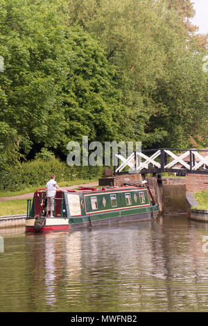 Narrowboat on the Stratford upon Avon Canal at Kingwood Junction, Lapworth, Warwickshire, England, UK Stock Photo