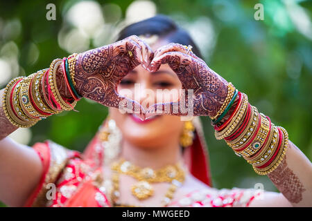 Sketch of tattoo henna heart Stock Vector by ©Xarlyxa 145650393