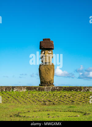 Ahu Ko Te Riku Moai figure with topknot, Ahu Tahai Moai complex, Hanga Roa, Easter Island, Chile Stock Photo