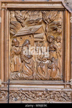 Konstanz, Münster, Westportal, rechter Türflügel, Bildhauer Heinrich Yselin und Simon Haider um 1470, Geburt Christi Stock Photo