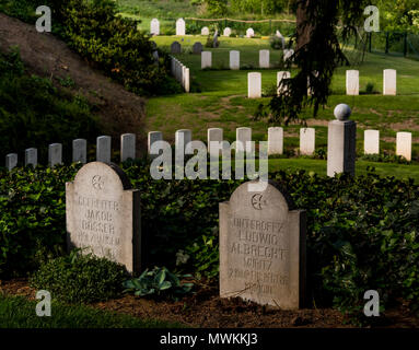 Gravestones of German and British soldiers in St Symphorien  Military Cemetery, near Mons Stock Photo