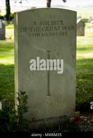 Grave of unidentified British soldier in St Symphorien  Military Cemetery, near Mons Stock Photo