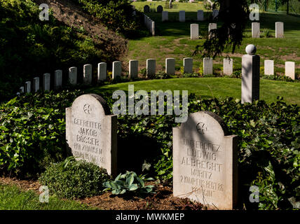 Gravestones of German and British soldiers in St Symphorien  Military Cemetery, near Mons Stock Photo