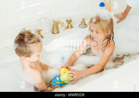 Brother and Sister playing in bathtub Stock Photo: 177782567 - Alamy