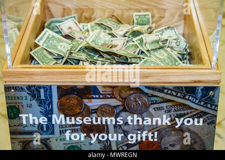 Washington DC,National Portrait Gallery,Donald W,Reynolds Center for American Art & Portraiture,free entry museum,donation box,currency,money,bills,co Stock Photo
