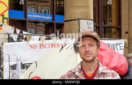 Gloucestershire, UK. 2nd June 2018. 2nd june 2018. Sid Saunders a local builder and father of 2 is staging a hunger strike protest outside the shire hall in gloucester. He is concerned about the new waste  incinerator being built at junction 12 on the M5.  Mr Saunders and his supporters want to raise awareness about the dangers of incineration, the need to recycle and the actions of Gloucester county council. sid says he feels a bit faint but is in good spirits Credit: Mr Standfast/Alamy Live News Permission given for picture Stock Photo