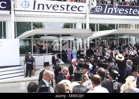 Epsom Downs, Surrey, UK., 2nd June, 2018 HRH The Queen walks to the Parade Ring to view the competing horses in the Investec Derby  on the Surrey Downs. Credit: Motofoto/Alamy Live News Stock Photo