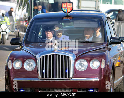 Epsom Downs Surrey UK. 2nd June 2018. Queen Elizabeth is driven away from the grandstand in the royal bentley on Derby Day at Epsom Downs. Credit: Julia Gavin/Alamy Live News Credit: Julia Gavin/Alamy Live News Stock Photo