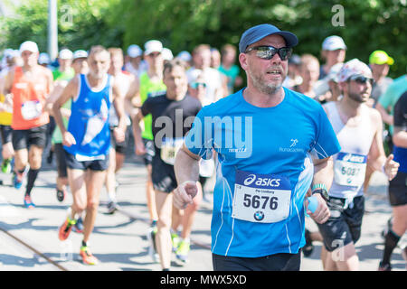 Stockholm, Sweden. 2nd June 2018.  Runners during the Stockholm Marathon 2018 in very hot conditions. Credit: Stefan Holm/Alamy Live News Stock Photo