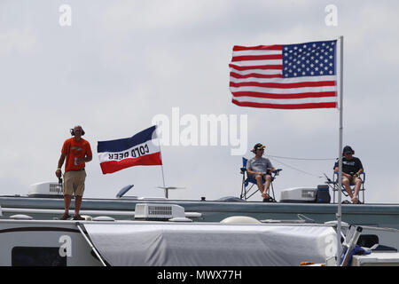 Long Pond, Pennsylvania, USA. 2nd June, 2018. Fans look on from the infield during the Pocono Green 250 at Pocono Raceway in Long Pond, Pennsylvania. Credit: Chris Owens Asp Inc/ASP/ZUMA Wire/Alamy Live News Stock Photo