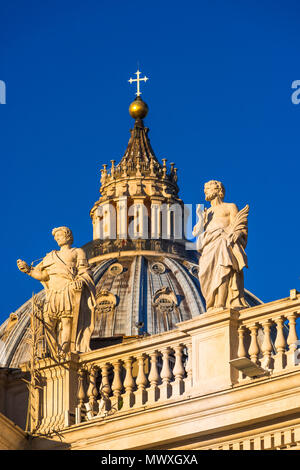 St. Peter's Basilica Cupola and statues in early morning light, Vatican City, UNESCO World Heritage Site, Rome, Lazio, Italy, Europe Stock Photo