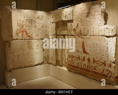 . English: Burial Chamber of Seshemnofer III in the museum of the University of Tübingen (Germany) in the castle of Tübingen. 29 December 2011. Das Orignal wurde um 2350 vor Christus erstellt 252 Grabkammer Seschemnofers III (1) Stock Photo