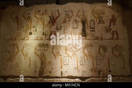 . English: Burial Chamber of Seshemnofer III in the museum of the University of Tübingen (Germany) in the castle of Tübingen. 29 December 2011. Das Orignal wurde um 2350 vor Christus erstellt 252 Grabkammer Seschemnofers III (5) Stock Photo