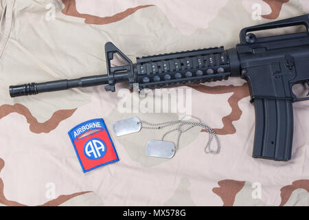 M4 Ris Assault Carbine On Us Flag Stock Photo Alamy