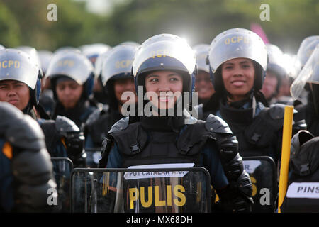 Manila, Philippines. 3rd June, 2018. A policewoman smiles during the annual Philippine National Police Civil Disturbance Management (PNP-CDM) competition in Manila, the Philippines, June 3, 2018. Credit: Rouelle Umali/Xinhua/Alamy Live News Stock Photo