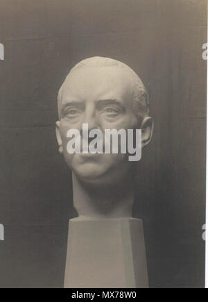 .  English: Photograph of a Bust, of Charles Kennedy Scott Taken by himself in 1925  . 1925 132 CKS Bust july 1925 Stock Photo