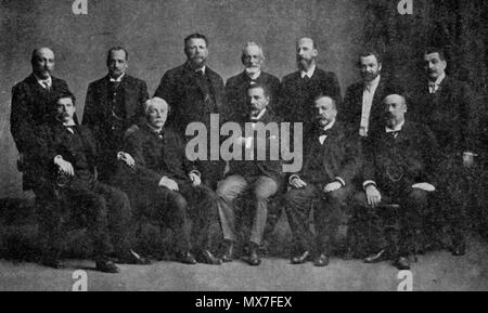 . Fotografía de los miembros de la Corte Suprema de Justicia de Chile, hacia 1908. 1908. Eduardo Poirier 144 Corte Suprema de Chile-1908 Stock Photo