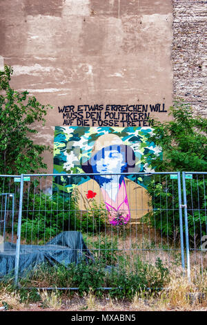 Painting of Klara Franke and her motto by Christian Kurt Ebert on firewall of the Kulturfabrik building, Lehrter strasse 35, Moabit, Berlin  The motto Stock Photo