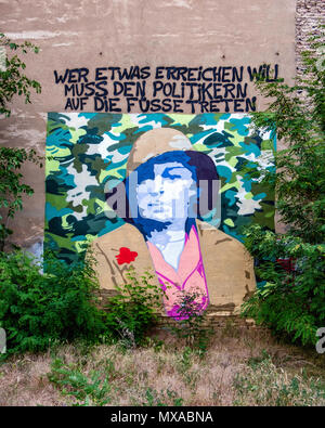 Painting of Klara Franke and her motto by Christian Kurt Ebert on firewall of the Kulturfabrik building, Lehrter strasse 35, Moabit, Berlin  The motto Stock Photo