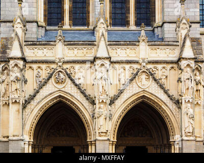 Elaborate carving and statuary on the front facade of the Victorian Truro Cathedral, Cornwall, UK Stock Photo