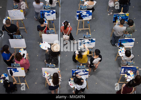 Taiyuan, Taiyuan, China. 4th June, 2018. Taiyuan, CHINA-4th June 2018: One hundred and fifty painters draw the well-known painting of Vincent van Gogh 'The Starry Night' in Taiyuan, north China's Shanxi Province. Credit: SIPA Asia/ZUMA Wire/Alamy Live News Stock Photo