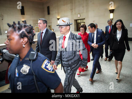 New York, USA. 4th June, 2018. Chinese comedian Zhou Libo (C) walks to the courtroom at Nassau County Court in Nassau County, New York, the United States, on June 4, 2018. A New York state judge ruled on Monday that Zhou Libo was exonerated of weapon and drug charges. Credit: Wang Ying/Xinhua/Alamy Live News Stock Photo