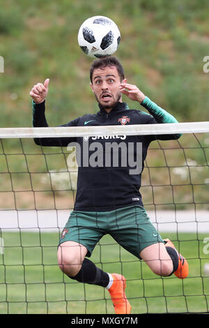 Lisbon, Portugal. 4th June, 2018. Portugal's forward Bernardo Silva in action during a training session at Cidade do Futebol (Football City) training camp in Oeiras, outskirts of Lisbon, on June 4, 2018, ahead of the FIFA World Cup Russia 2018 preparation match against Algeria. Credit: Pedro Fiuza/ZUMA Wire/Alamy Live News Stock Photo