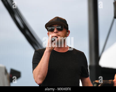 Virginia Beach, VIRGINIA, USA. 3rd June, 2018. COLE SWINDELL brings some country to the beach for the VIRGINIA BEACH PATRIOTIC MUSIC FESTIVAL in VIRGINIA BEACH, VIRGINIA on 3 JUNE 2018photo © jeff moore, Credit: Jeff Moore/ZUMA Wire/Alamy Live News Stock Photo