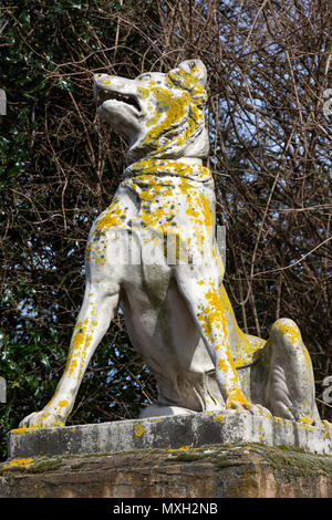 Dog of Alcibiades statue, Victoria Park, Hackney, London, UK Stock Photo