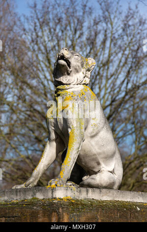 Dog of Alcibiades statue, Victoria Park, Hackney, London, UK Stock Photo