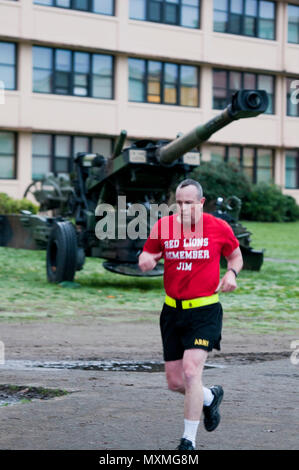 Command Sgt. Maj. Donald Harding, senior enlisted advisor of the 1st Battalion, 37th Field Artillery Regiment, 2nd Infantry Division Artillery, runs a lap in remembrance of retired Command Sgt. Maj. James “Jim” Steinthal on Rose Field, Joint Base Lewis-McChord, Wash., Nov. 18, 2016. The battalion held a two-week run-a-thon in honor of the late honorary regimental CSM. (U.S. Army photo by Sgt. Eliverto V Larios) Stock Photo