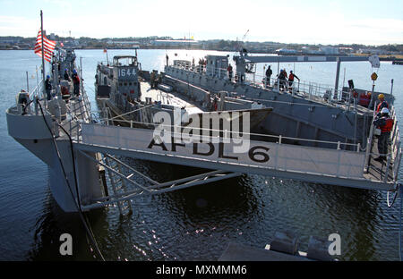 161115-N-YO710-002    VIRGINIA BEACH, Va. (Nov. 15, 2016) Mid-Atlantic Regional Maintenance Center's dry-dock Dynamic (AFDL 6) docks LCU 1644 at Joint Expeditionary Base Little Creek-Fort Story. (U.S. Navy photo by Shelby F.W. West/Released) Stock Photo