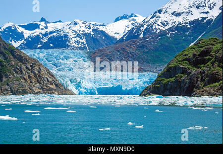 Sawyer Gletscher am Tracy Arm Fjord, Alaska, Nordpazifik, USA | Sawyer glacier at Tracy Arm Fjord, Alaska, North Pacific, USA Stock Photo