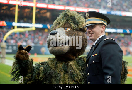 BEST NFL Chicago Bears Salute To Service - Honor Veterans And