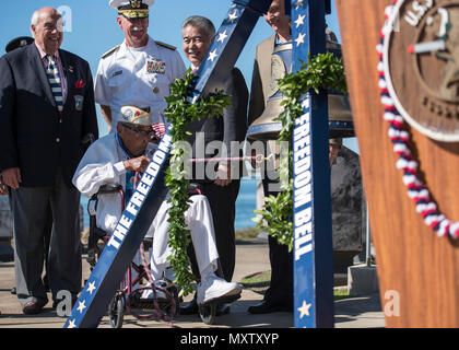 161206-N-LY160-147 PEARL HARBOR (Dec. 6, 2016) Ray Chavez, the oldest living Pearl Harbor survivor, rings America's Freedom Bell during a ringing ceremony at the USS Bowfin Submarine Museum and Park. Dec. 7, 2016, marks the 75th anniversary of the attacks on Pearl Harbor and Oahu. The U.S. military and the State of Hawaii are hosting a series of remembrance events throughout the week to honor the courage and sacrifices of those who served Dec. 7, 1941, and throughout the Pacific theater. As a Pacific nation, the U.S. is committed to continue its responsibility of protecting the Pacific sea-lan Stock Photo