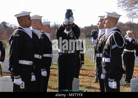 161205-N-MD297-065  ARLINGTON, Va. (Dec. 5, 2016) Petty Officer 2nd Class Andrew Johnson, assigned to the U.S. Navy Ceremonial Guard, lowers the cremains of prior Master Chief Petty Officer of the Navy (MCPON) William “Bill” H. Plackett during an interment ceremony at Arlington National Cemetery. Plackett, who became the Navy’s sixth MCPON on Oct. 1, 1985, died March 4, 2016, at the age of 78. (U.S. Navy photo by Petty Officer 2nd Class Huey D. Younger Jr./Released) Stock Photo