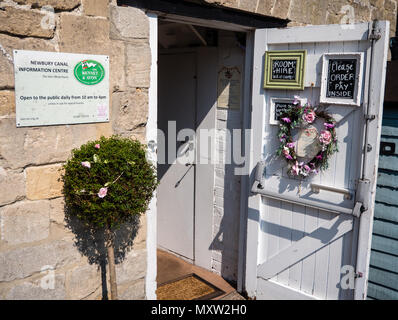 The Tea Shop By The Canal, Kennet and Avon Canal Trust, River Kennet, Newbury, Berkshire, England, UK, GB. Stock Photo