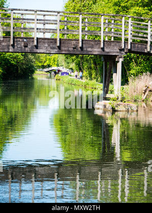 Greenham Mill Footbridge, Newbury, River Kennet, Berkshire, England, UK, GB. Stock Photo
