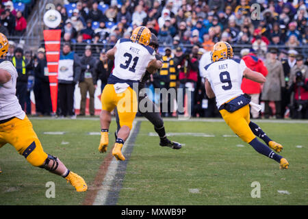 U.S. Naval Academy Midshipmen Quarterback Zach Abey scrambles during the 2016 Army Navy Game in Baltimore, Md., Dec. 10, 2016.  The U.S. Military Academy cadets from West Point broke a 14-year Navy win streak after defeating the U.S. Naval Academy Midshipmen 21-17. (DoD Photo by U.S. Army Sgt. James K. McCann) Stock Photo