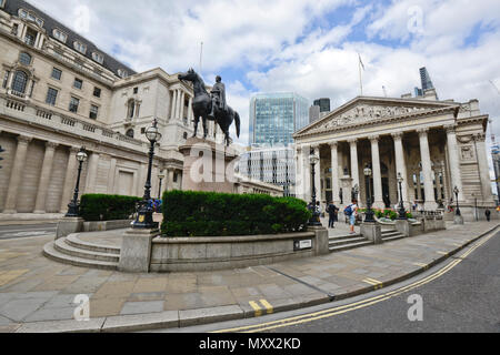 London Bank Station: Cornhill Street, London Royal Exchange Building, London Troops War Memorial - England Stock Photo