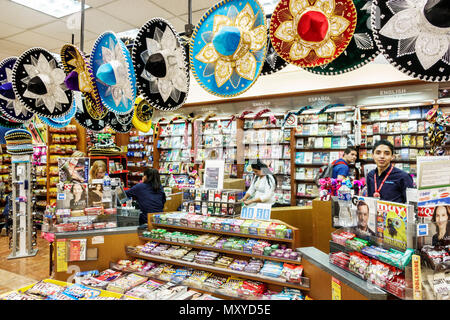 Virginia Arlington,Ronald Reagan Washington National Airport,DCA,terminal, shopping shopper shoppers shop shops market markets marketplace buying  selli Stock Photo - Alamy