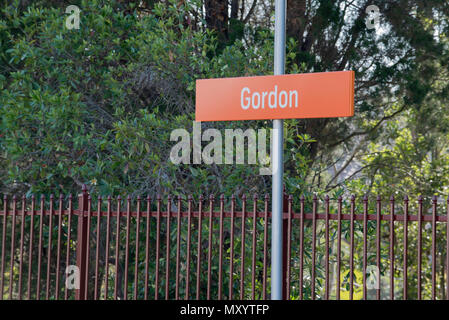 Leafy Gordon railway station on Sydney's upper North Shore, part of the Ku-Ring-Gai Municipality and the Sydney Trains network NSW, Australia Stock Photo