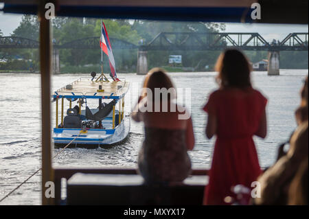 River cruise to the Bridge on the River Kwai, Kwaiyai Road, Ban Tai, Mueang Kanchanaburi District, Kanchanaburi, Thailand Stock Photo