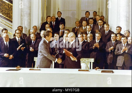 President Nixon and Nikolay Podgorny (Chairman of the Presidium of the Supreme Soviet of the USSR) sign agreements in cooperation between the United States and USSR in the fields of environmental protection, medical science, and public health at St. Vladimir Hall in the Grand Kremlin Palace, Moscow. Stock Photo