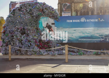 Federation Square, Melbourne, Victoria, Australia- 5 June 2018- 1580 Tonne 'Wave of Waste' Corona unveiled the 'Wave of Waste' to symbolise the amount of plastic entering Australian Ocean Every Hour.From the first of July 2018 the single use bags will be phased out in several states across Australia. Credit: brett keating/Alamy Live News Stock Photo